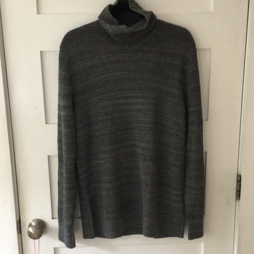 COPY - H&M men’s loose grey turtle neck sweater size L